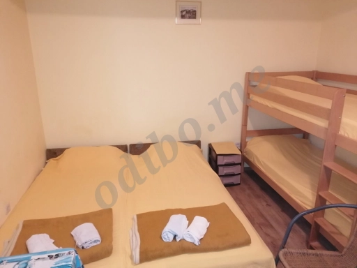 Izdajem cetvorokrevetni studio-apartman u Djenovicima
